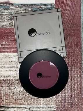 glominerals NIB gloCream Blush Plumeria Makeup Cheeks Purple .12 oz Made in USA